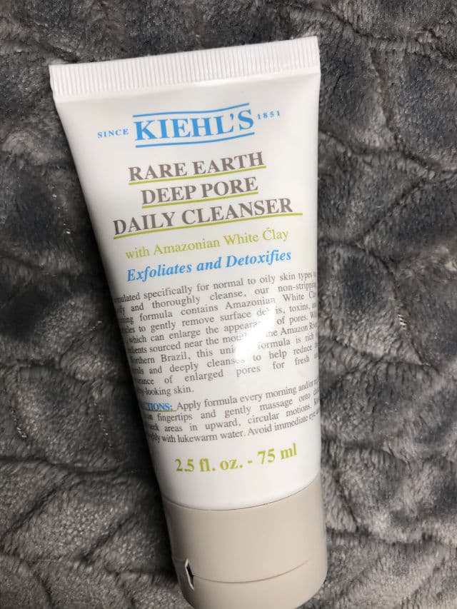 Kiehl's Rare Earth Deep Pore Daily Cleanser review photo by LouiseY