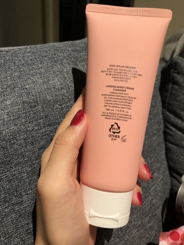 Laneige Moist Cream Cleanser review photo by Lovemisomeskin