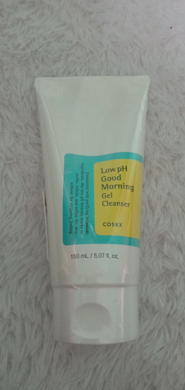 COSRX Low pH Good Morning Gel Cleanser review photo by Macthaltte