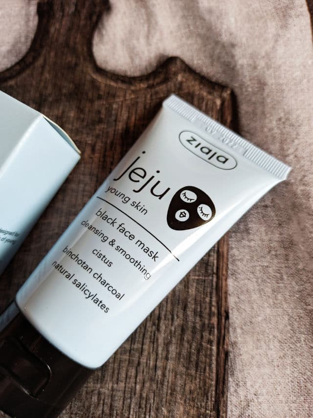 Ziaja Jeju Cleansing & Smoothing Black Face Mask review photo by Mared