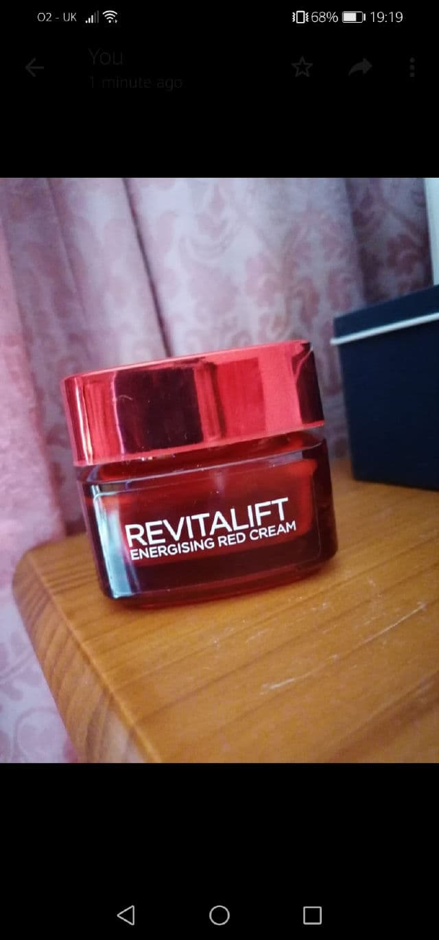 L'Oreal Paris Revitalift Energising Red Day Cream review photo by Shixx95