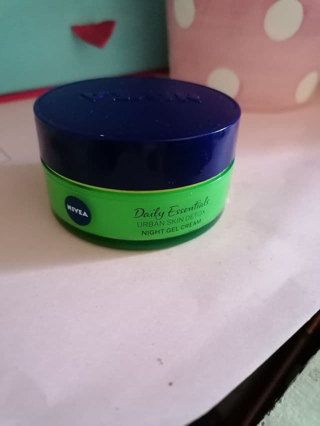 Nivea Daily Essentials Urban Skin Detox Night Gel Cream review photo by Reenybees