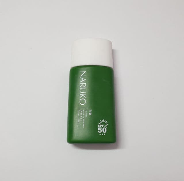 Naruko Tea Tree Anti Acne Sunscreen review photo by MeiMeiReview