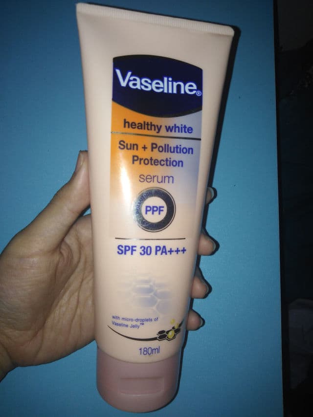Vaseline Serum Healthy White SPF 30  review photo by MeiskeJ