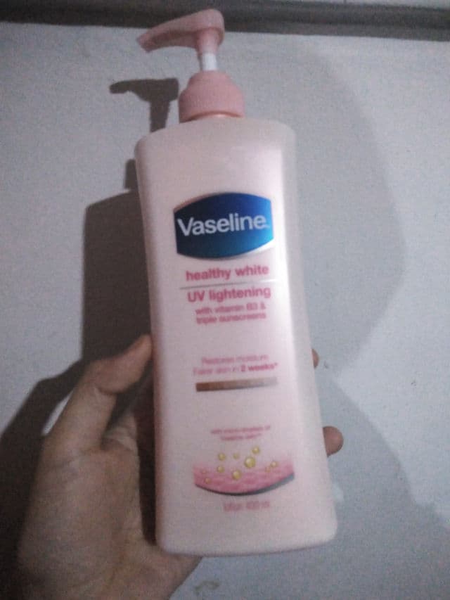 Vaseline Healthy White UV Lightening review photo by MeiskeJ