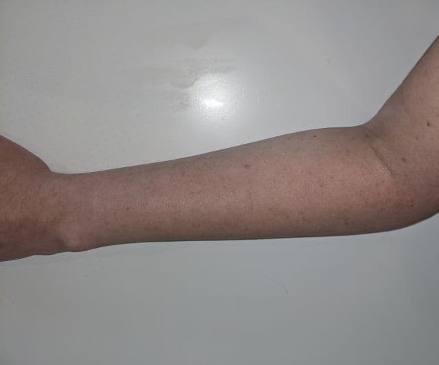 Blue Lizard Sport SPF 50+ Mineral Sunscreen Spray review photo by Meltheskinslayer