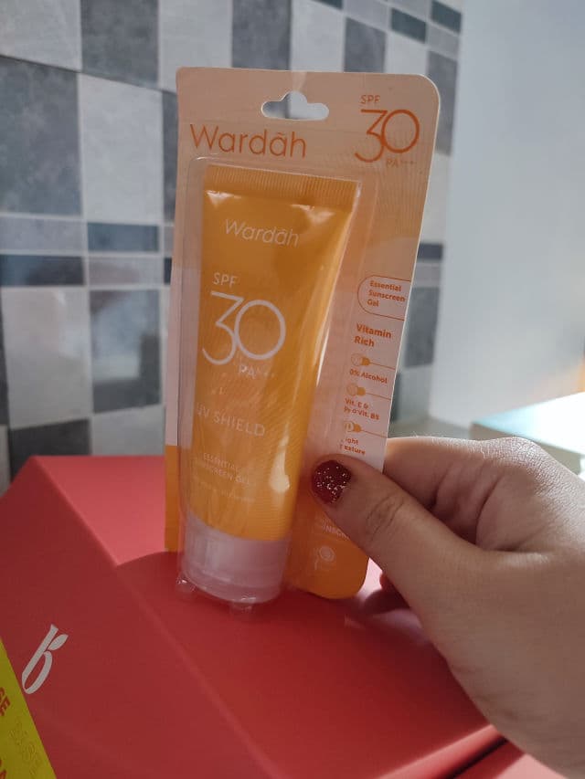 Wardah UV Shield Essential Sunscreen Gel SPF 30 PA+++ review photo by Michico