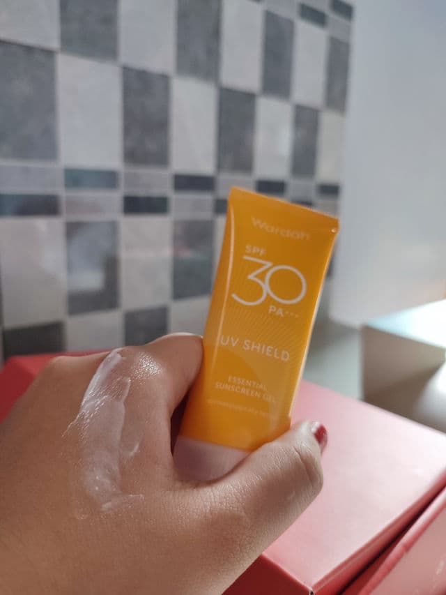 Wardah UV Shield Essential Sunscreen Gel SPF 30 PA+++ review photo by Michico