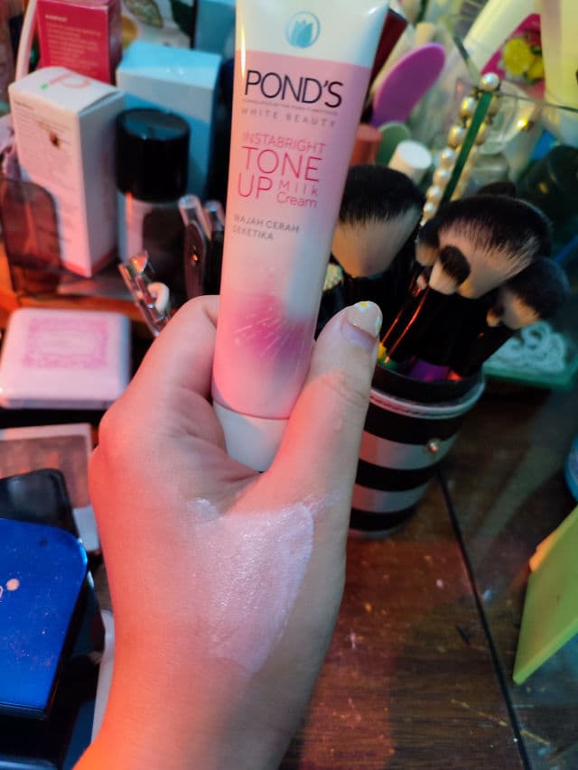 Pond's White Beauty Instabright Tone Up Milk Cream review photo by Michico