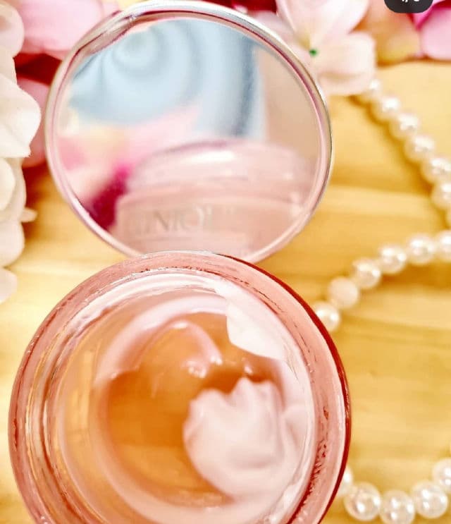 Clinique Clinique  Limited Edition Moisture Surge 72-Hour Auto-Replenishing Hydrator review photo by Minabutt