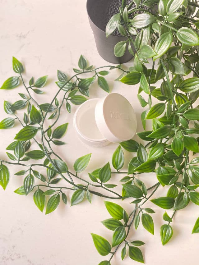 Nivea Naturally Good Radiance Day Cream review photo by Minac