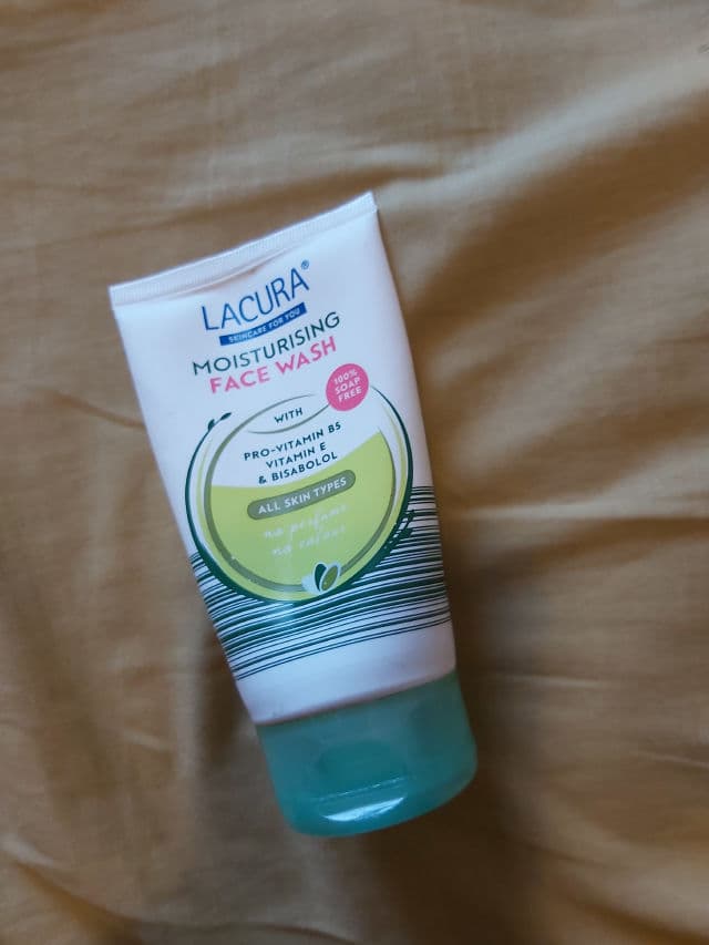 Lacura Moisturising Face Wash review photo by Minniechi