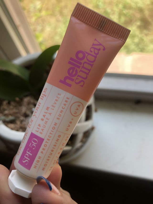 Hello Sunday The One For Your Lips review photo by MissInterstella