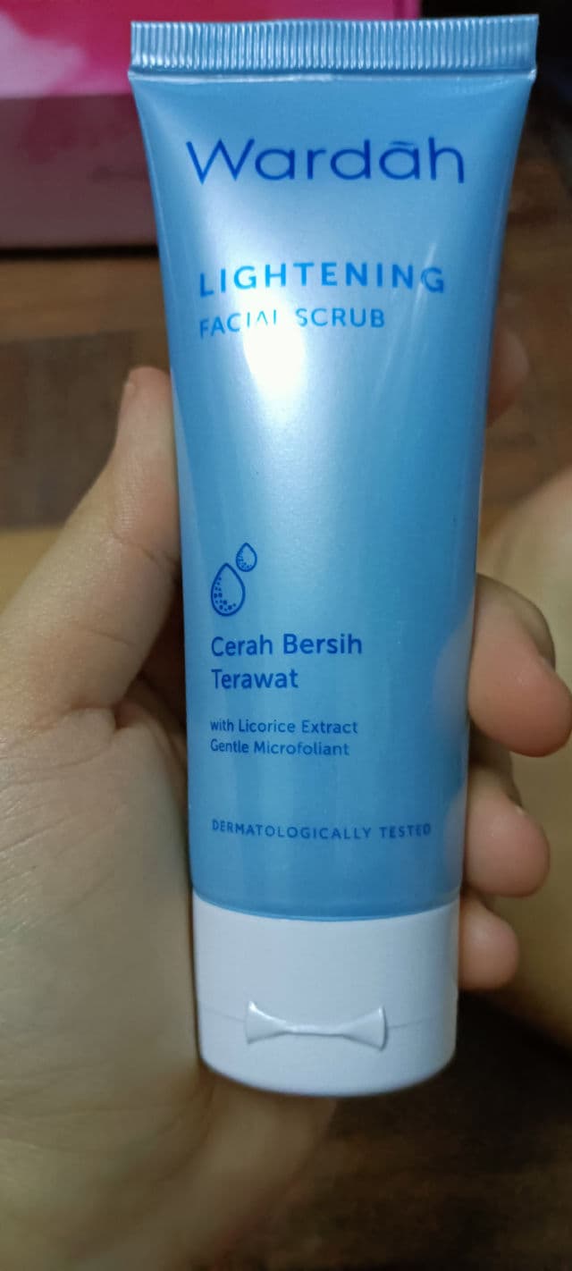 Wardah Lightening Facial Scrub review photo by Miss_LunaYee