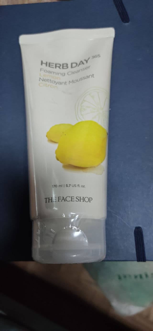 THE FACE SHOP Herb Day 365 Cleansing Foam (Lemon) review photo by stanskincare
