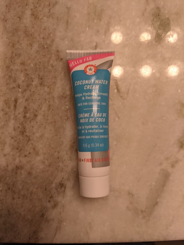 First Aid Beauty Hello FAB Coconut Water Cream review photo by Misshell