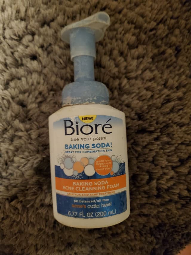 Biore Baking Soda Acne Cleansing Foam review photo by Misshollygrove