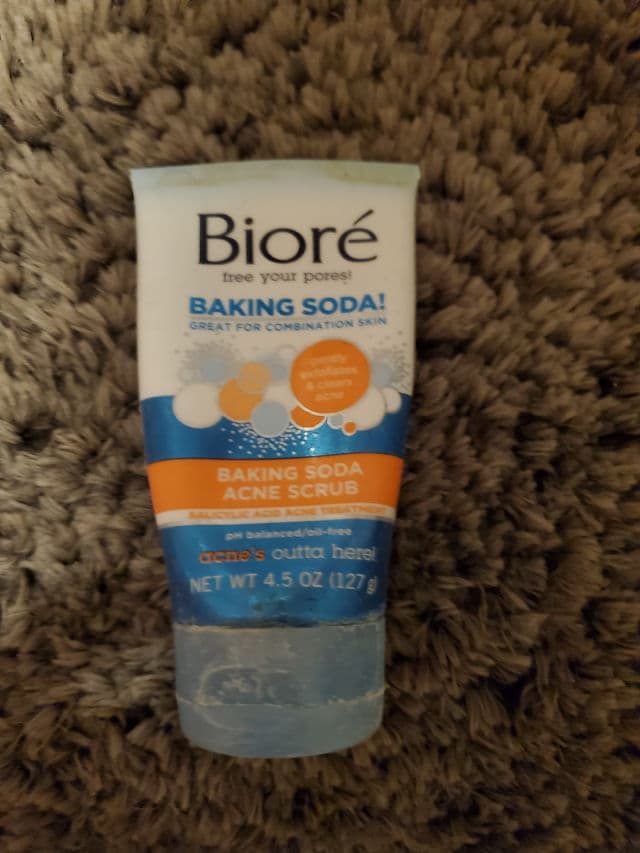 Biore Baking Soda Acne Scrub review photo by Misshollygrove