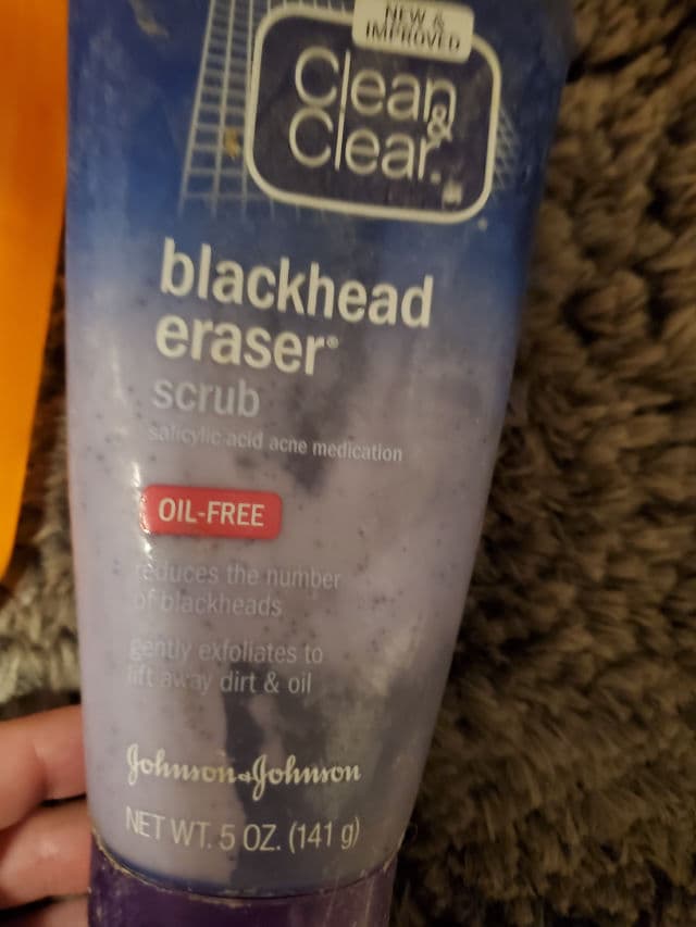 Clean & Clear Blackhead Eraser Scrub review photo by Misshollygrove