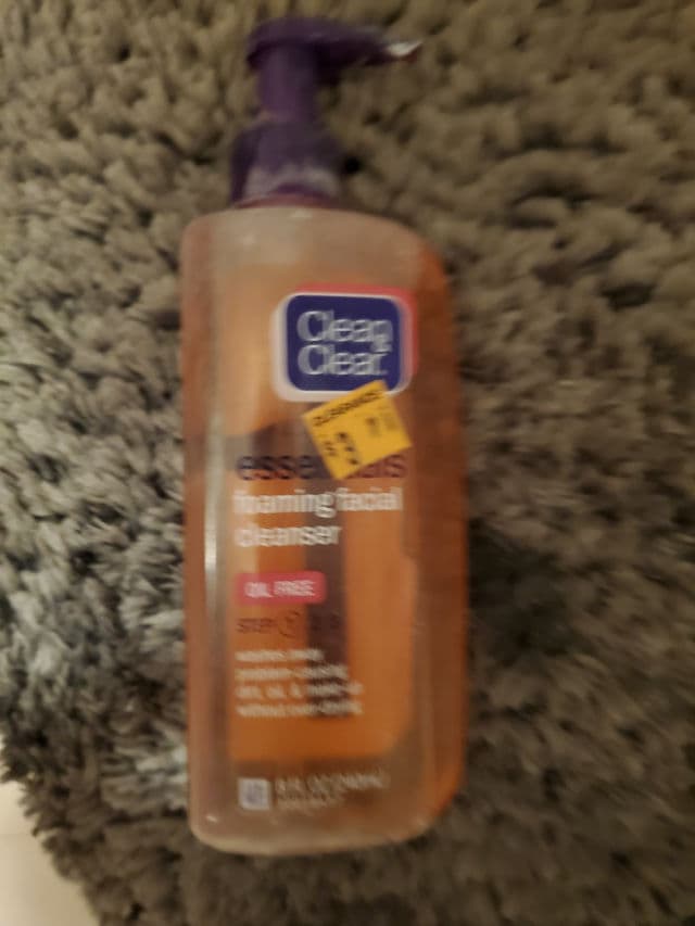 Clean & Clear Essentials Foaming Facial Cleanser review photo by Misshollygrove