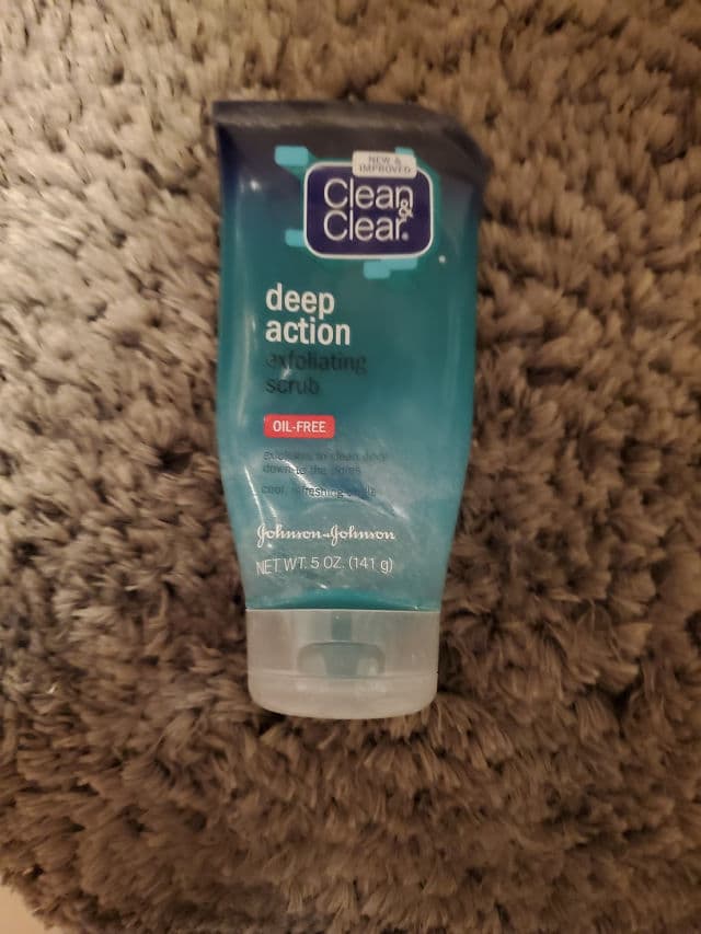Clean & Clear Deep Action Exfoliating Scrub, Oil-Free review photo by Misshollygrove