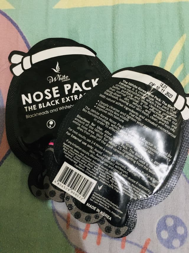iWhite Korea Nose Pack The Black Extractor review photo by MonikeeChan