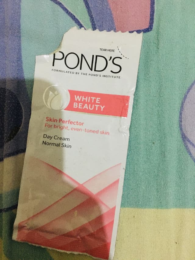 Pond's White Beauty Spot-less Rosy White Day Cream review photo by MonikeeChan