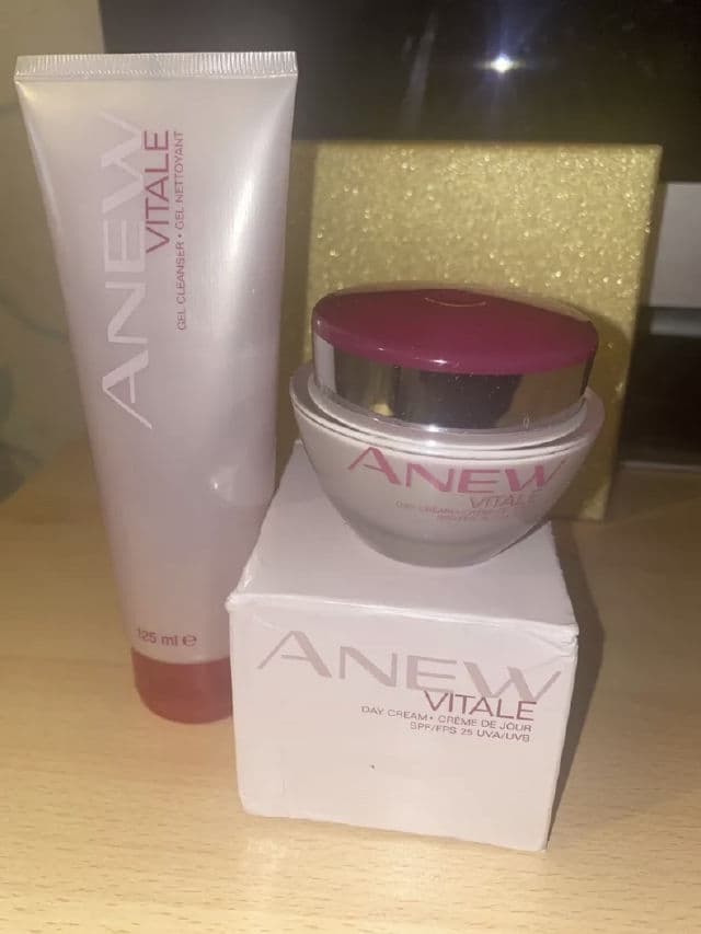 Avon Anew Vitale Day Cream Broad Spectrum SPF 25 review photo by MummyCarole