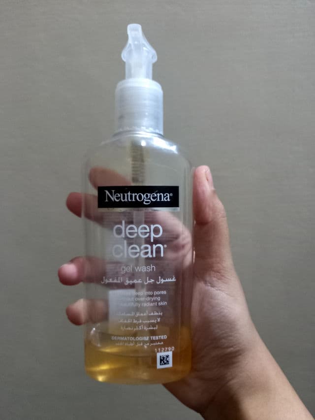 Neutrogena Deep Clean Gel Wash review photo by Muniba