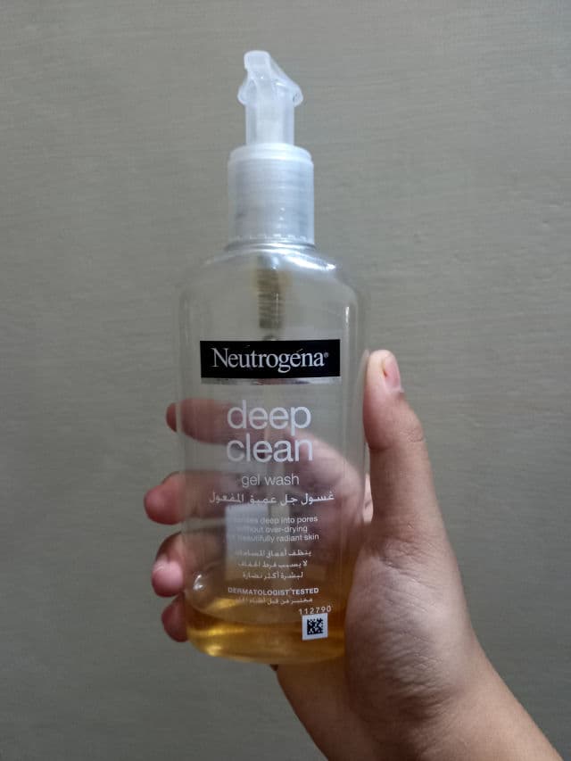 Neutrogena Deep Clean Gel Wash review photo by Muniba