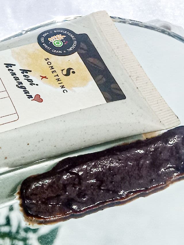 Somethinc Coffeeinc Body Scrub review photo by MuslimDarmawan