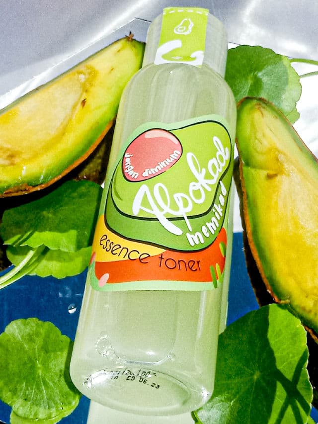 Mia Glansie Alpokad Memikad Essence Toner review photo by MuslimDarmawan