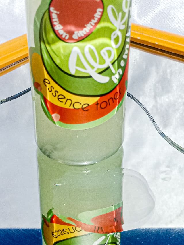 Mia Glansie Alpokad Memikad Essence Toner review photo by MuslimDarmawan