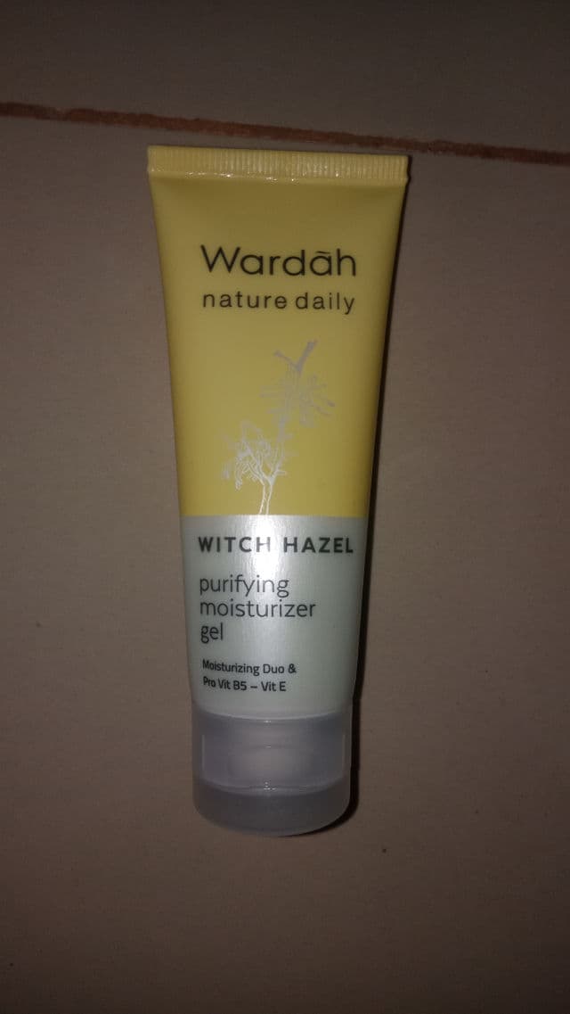 Wardah Witch Hazel Purifying Moisturizer Gel review photo by MuslimDarmawan