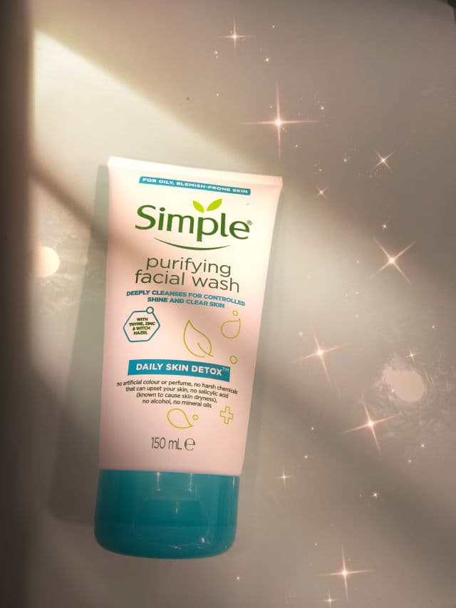 Simple Daily Detox Purifying Face Wash review photo by Muziz