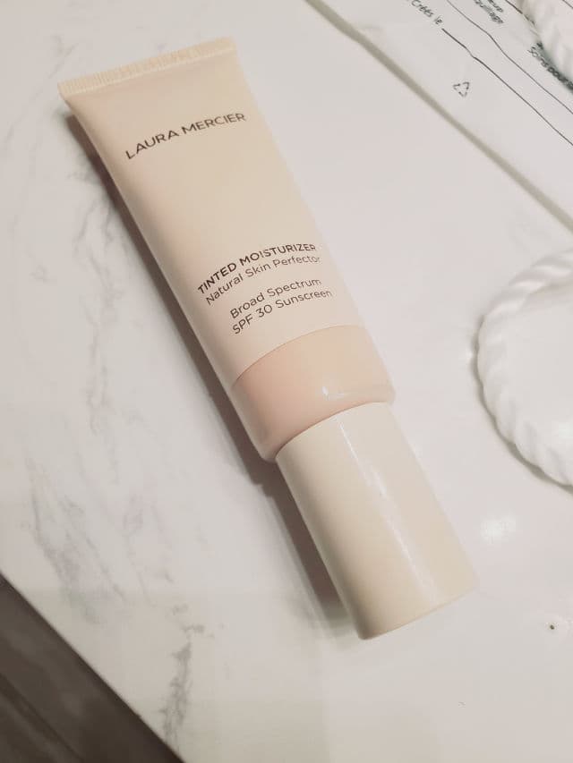 Laura Mercier Tinted Moisturizer Broad Spectrum SPF 20 review photo by Beautyinsideus9