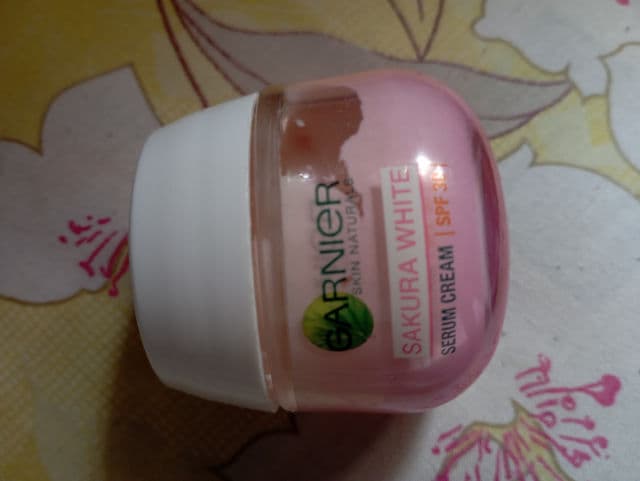 Garnier Sakura White Pinkish Radiance Moisturizing Cream review photo by Nabilahranti