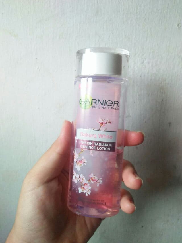 Garnier Sakura White Pinkish Radiance Essence Lotion review photo by Nabilahranti