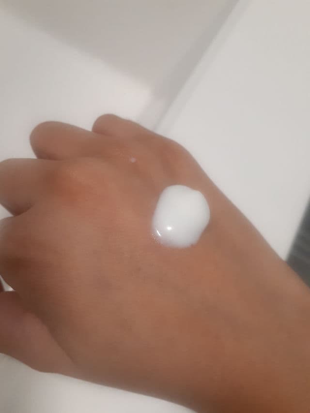 Aveeno Protect + Hydrate SPF 60 Sunscreen review photo by Name.k