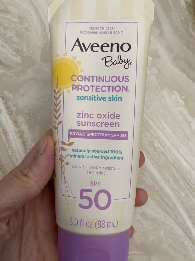 Aveeno Baby Continuous Protection Sensitive Skin Sunscreen Lotion with SPF 50 review photo by NguyenAndOngLy