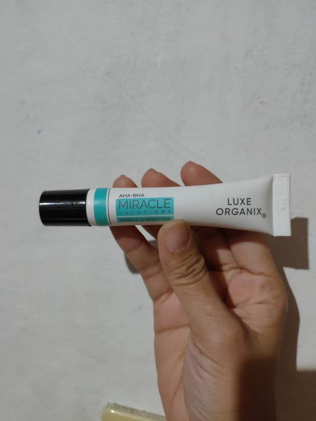 Luxe Organix Miracle Solutions Pimple Corrector review photo by Ecin