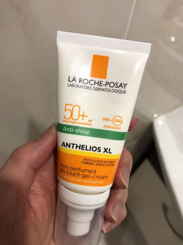 La Roche-Posay Anthelios XL Anti -Shine Dry Touch SPF 50+ review photo by Nick