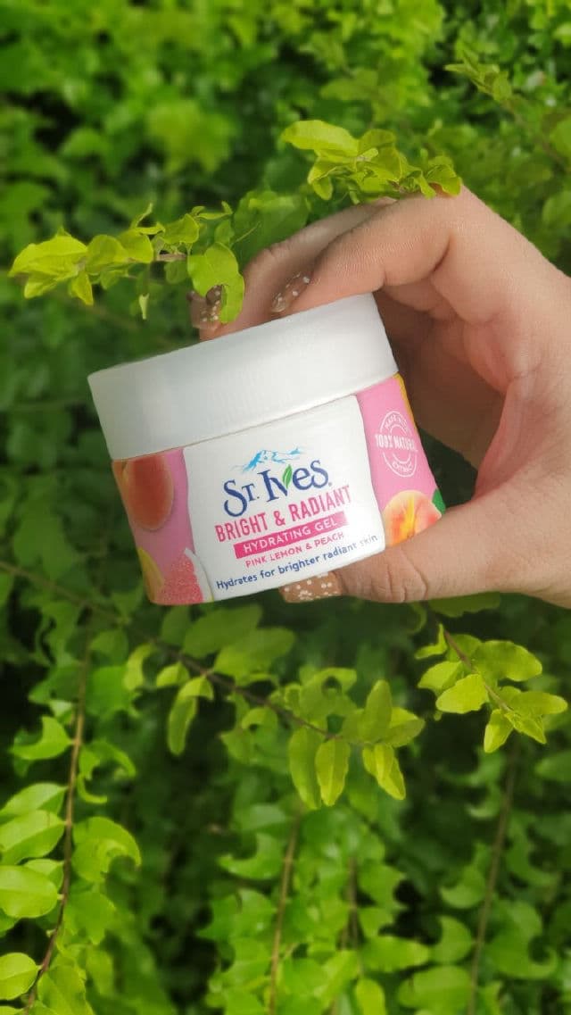 St. Ives Bright and Radiant Pink Lemon & Peach Hydrating Gel review photo by Nikkie