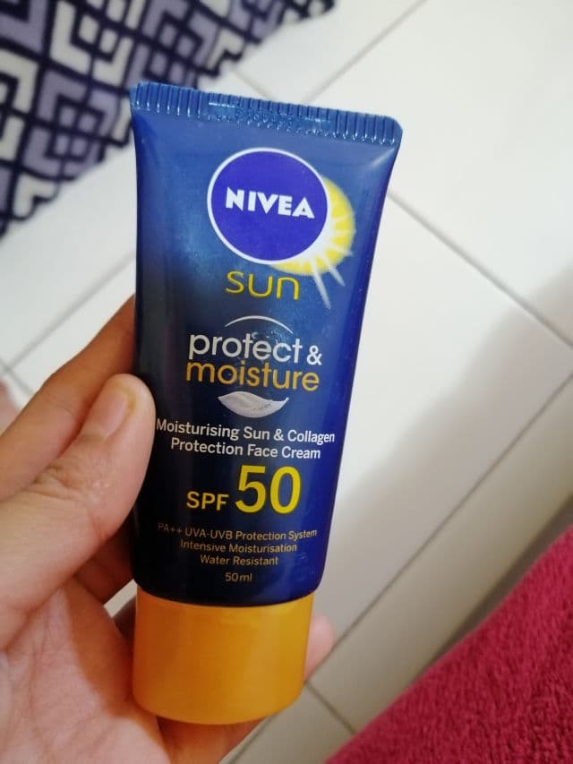 Nivea Protect & Moisture Moisturising Sunscreen Pump SPF50+ review photo by NinaGDM