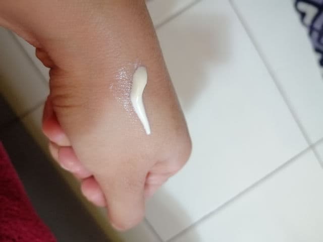 Nivea Protect & Moisture Moisturising Sunscreen Pump SPF50+ review photo by NinaGDM