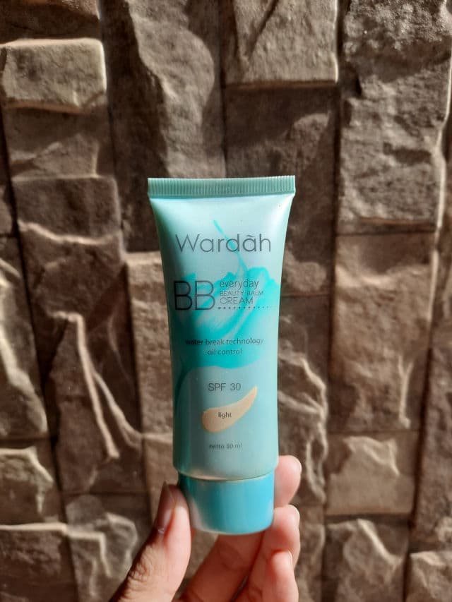 Wardah Everyday BB Cream SPF 30 - Natural review photo by Ninskinjournal