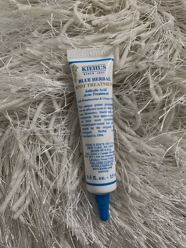 Kiehl's Blue Herbal Spot Treatment review photo by Nio