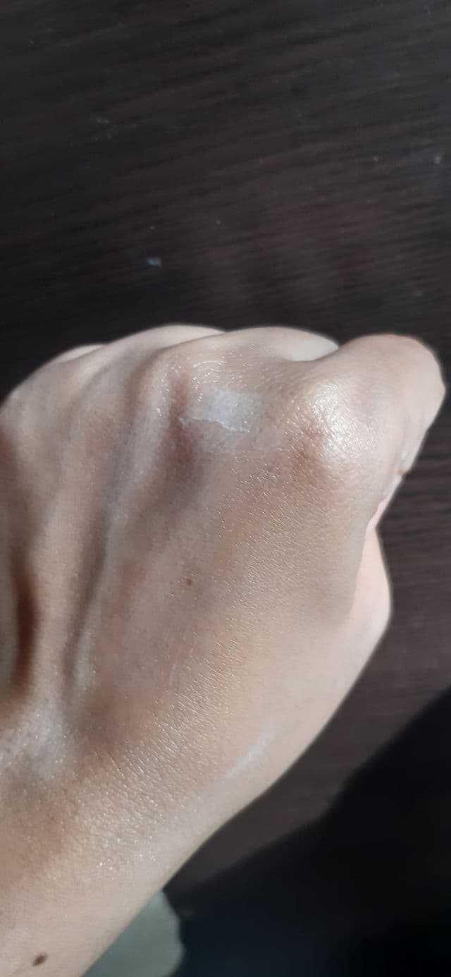 L'Oreal Paris UV Defender Matte & Fresh SPF50 PA++++  review photo by Noohee