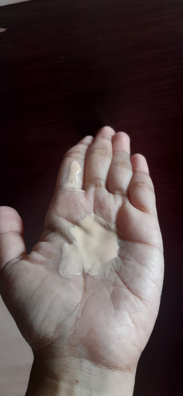 Acnes UV Tint Nature Beige SPF 35 PA+++ review photo by Noohee