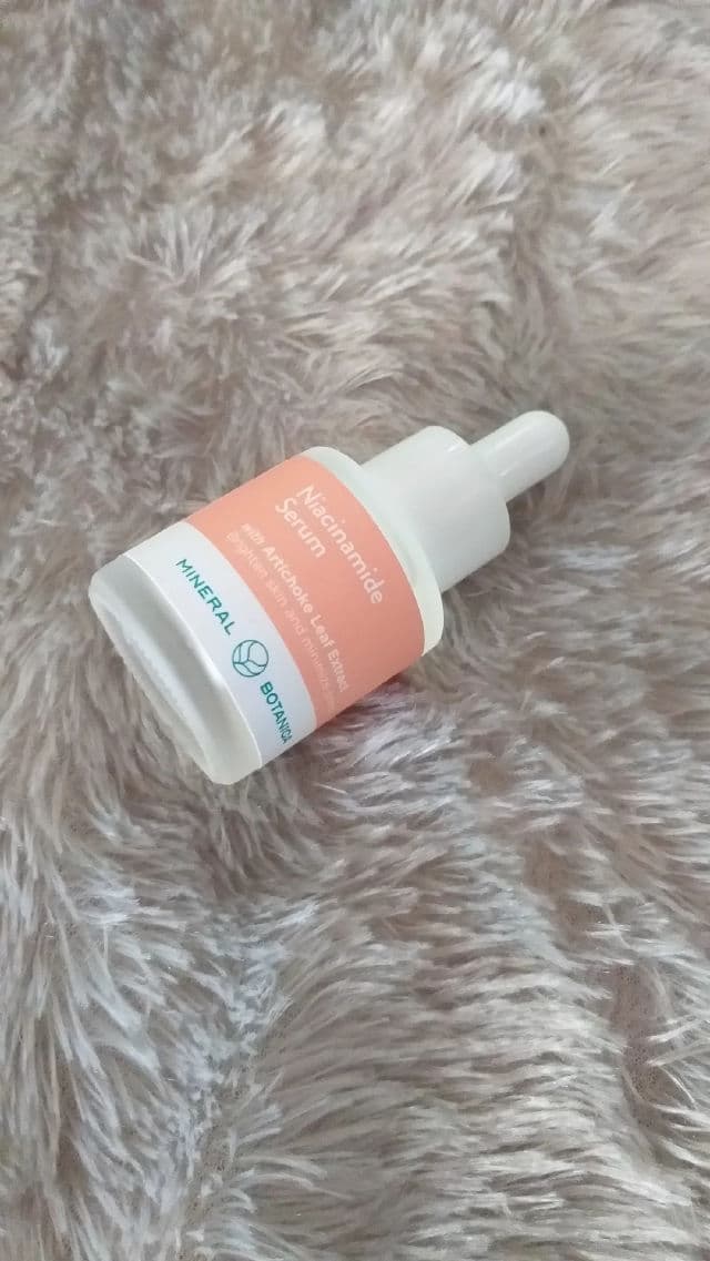 Mineral Botanica Niacinamide Serum (with Artichoke Leaf Extract) review photo by NovitaDiana